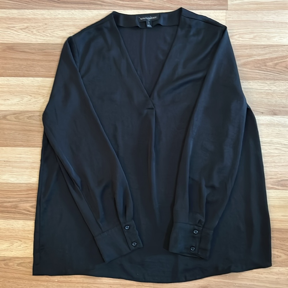 Banana Republic Black V-Neck Blouse - Size Large